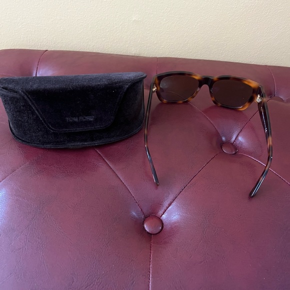 New Tom Ford Sunglasses with  Case and Cloth. main image 4